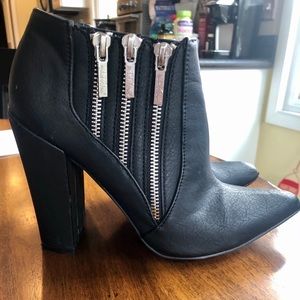 Michael Antonio women’s bootie, black, size 8